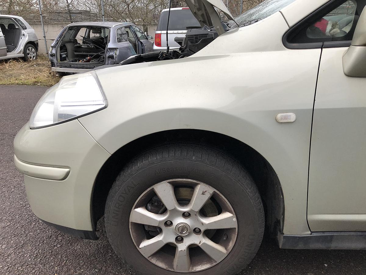 Nissan Tiida Hatch Back Kotflügel links Fender K32 Yellowish Silver Met