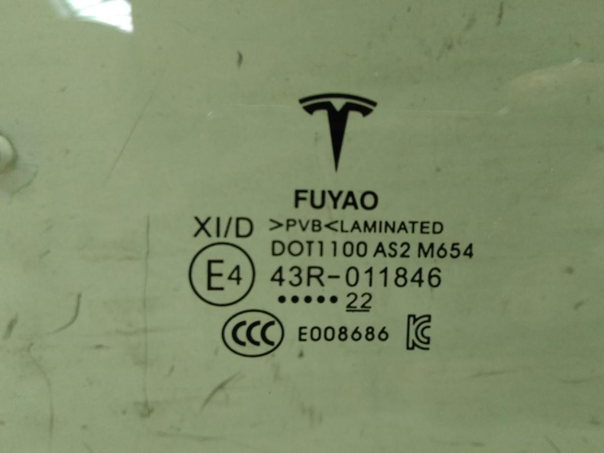 Tesla Model Y original Türscheibe vorn rechts Verbundglas VSG grün BJ2022