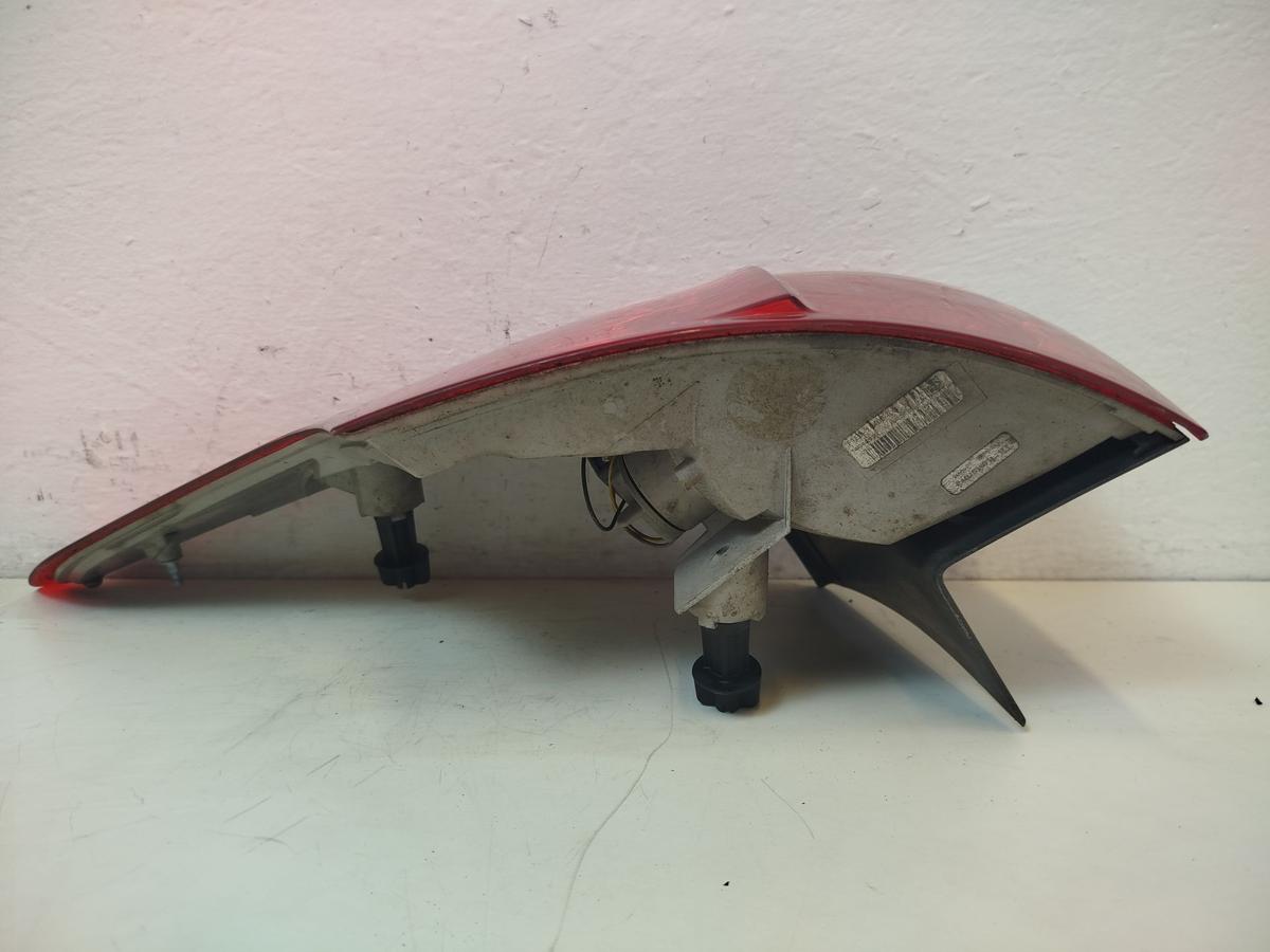 Ford Focus DYB CEW Turnier R&uuml;ckleuchte links au&szlig;en Ecke Facelift OHNE LED