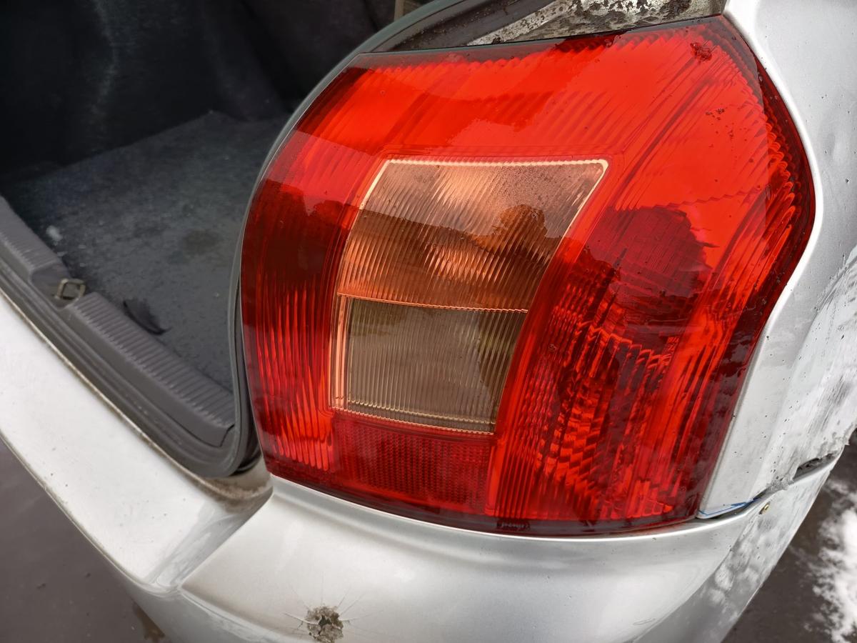 Toyota Corolla E12 original R&uuml;ckleuchte rechts Heck Schluss Licht Bj 2002