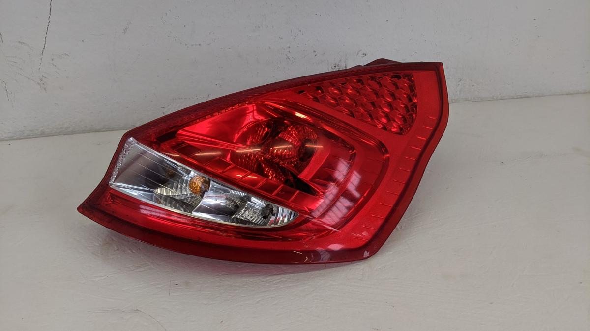 Rückleuchte Schlussleuchte Rücklicht Lampe hinten rechts Ford Fiesta JA8 3 Türer