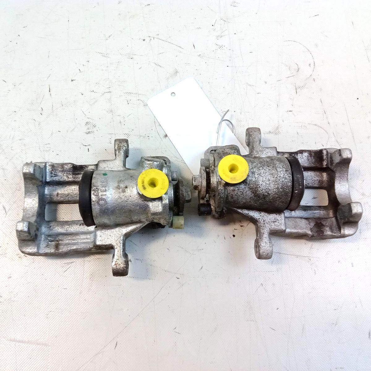 Audi 80 B4 Satz Bremss&auml;ttel Hinterachse 2.0 85kw 2WD Bj.1994