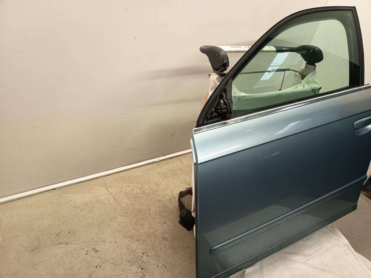 Audi A4 8E Avant original Tür vorn links LY5J-Liquidblaumet. Bj 2005
