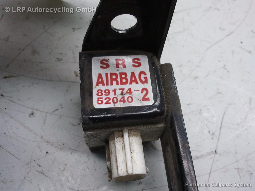Toyota Yaris P1 original Airbagsensor 89174520402 Motorraum vorn links BJ2003