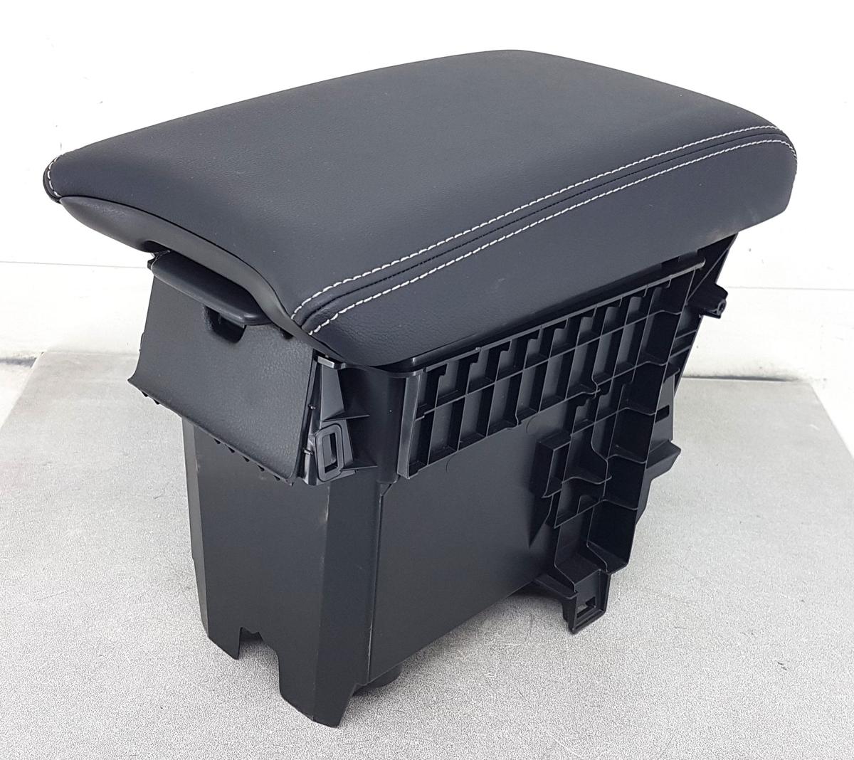Mitsubishi Eclipse Cross Mittelarmlehne Bj2023 schwarz