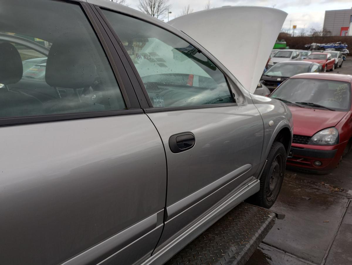 Nissan Almera N16 5trg orig Tür vorn rechts Beifahrer KY0 Quarzsilber met Bj02