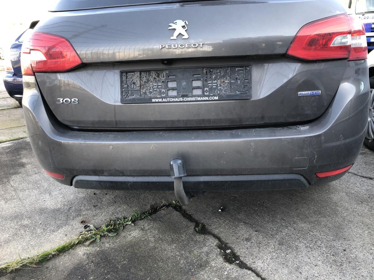 Peugeot 308 SW T9 Sto&szlig;f&auml;nger hinten PDC AHK Ausschnitt Bumper Moka Stossstange