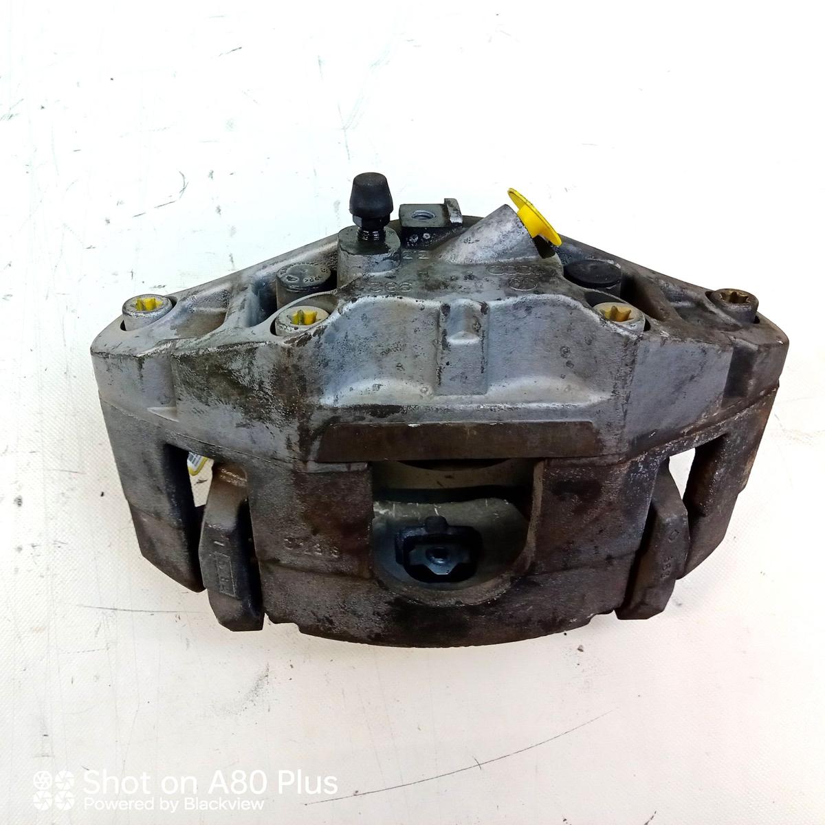 Audi A3 8P Quattro original Bremssattel Vorderachse rechts 345x30mm Bj.2004