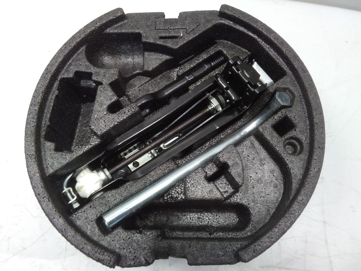 Skoda Octavia 2 1Z orig Wagenheber Abschlepp&ouml;se Schaumstoffbox 1K0011031S BJ2012