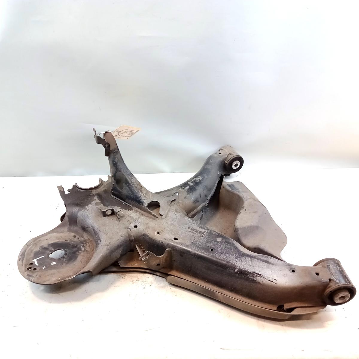 Mercedes eVito Kasten 447 original Querlenker Schwinge Hinterachse links BJ2021