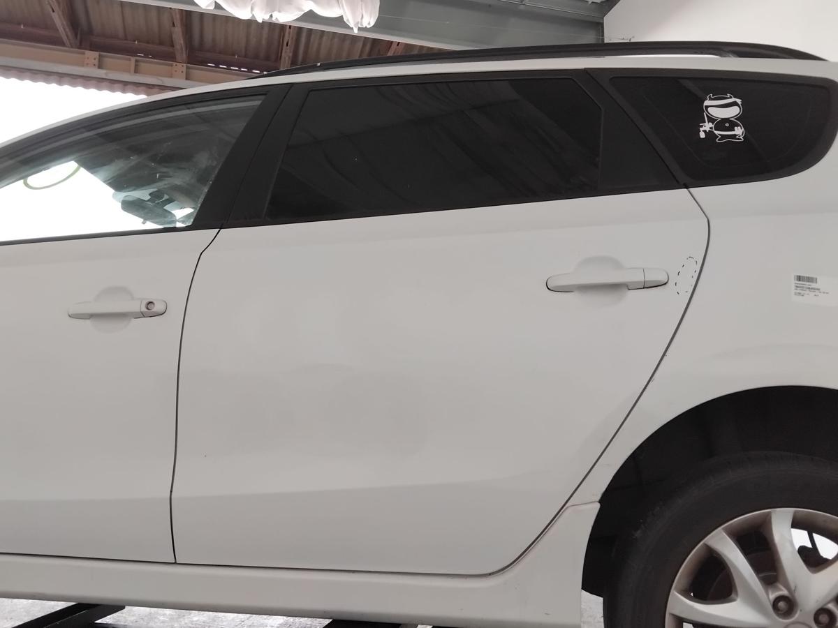 Hyundai i30 CW Kombi Tür hinten links weiss 7F BJ2010 tschechische Produktion