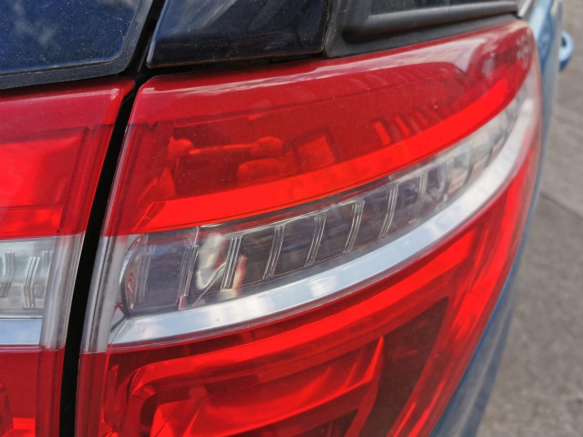 Citroen C4 Picasso U Rückleuchte Schlussleuchte Rücklicht aussen rechts 5 Sitzer
