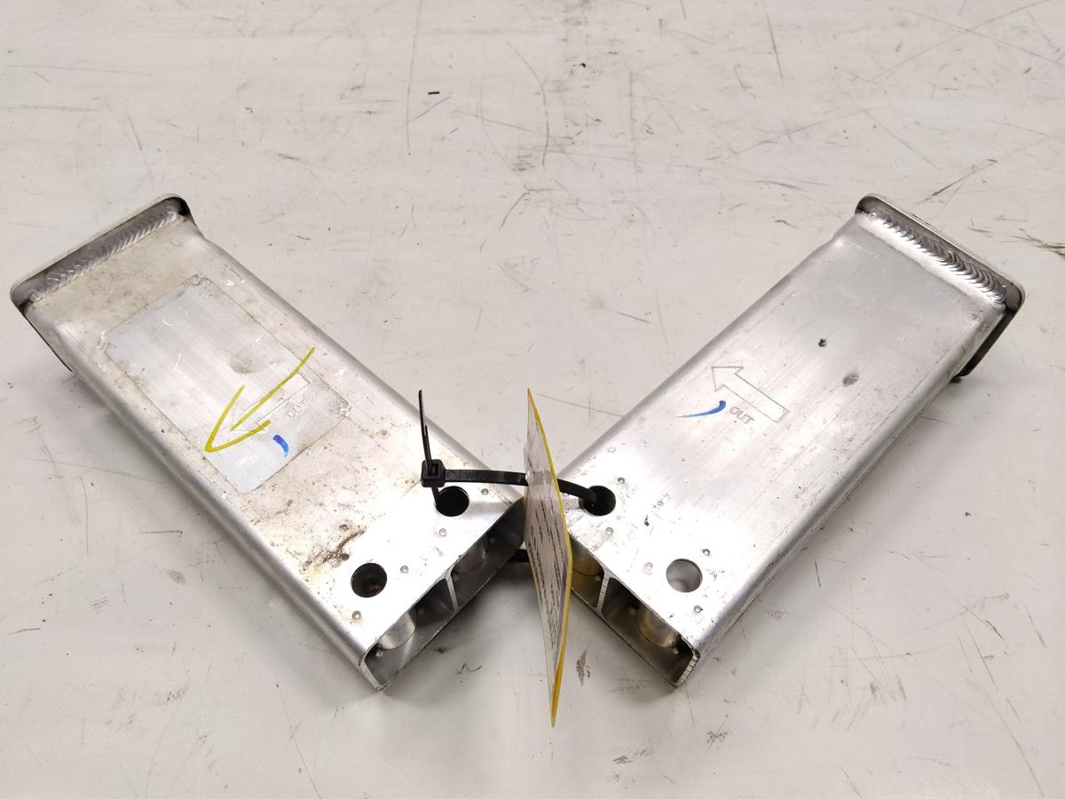 Tesla Model Y original Satz Pralld&auml;mpfer L&auml;ngstr&auml;gerenden links und rechts