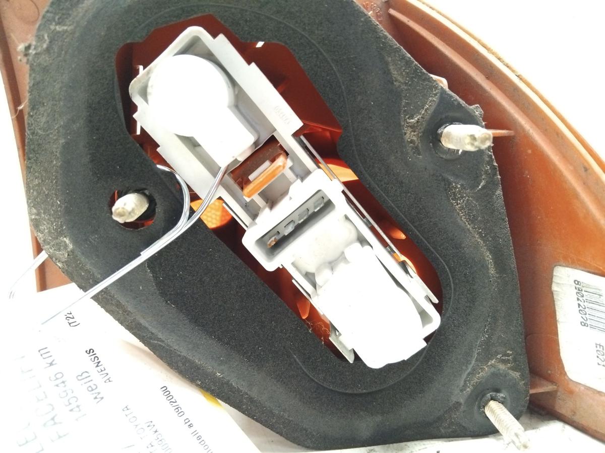 Toyota Avensis T22 Kombi R&uuml;ckleuchte Schlussleuchte links au&szlig;en Facelift BJ2002