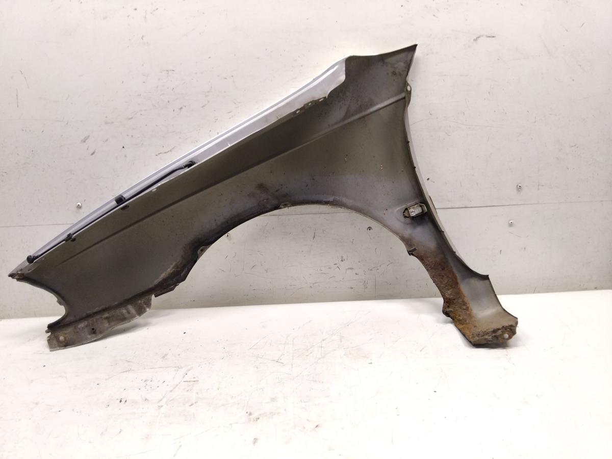 Toyota Avensis T22 original Kotfl&uuml;gel vorn rechts silbermetallic BJ2002