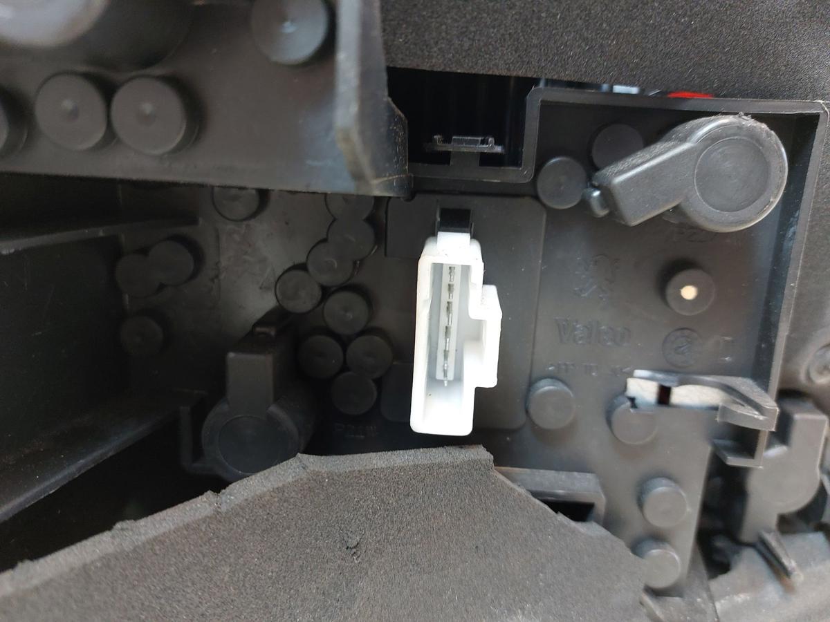 Peugeot 407 6D 6E R&uuml;ckleuchte rechts Limo R&uuml;cklicht R&uuml;ckscheinwerfer Heckleuchte