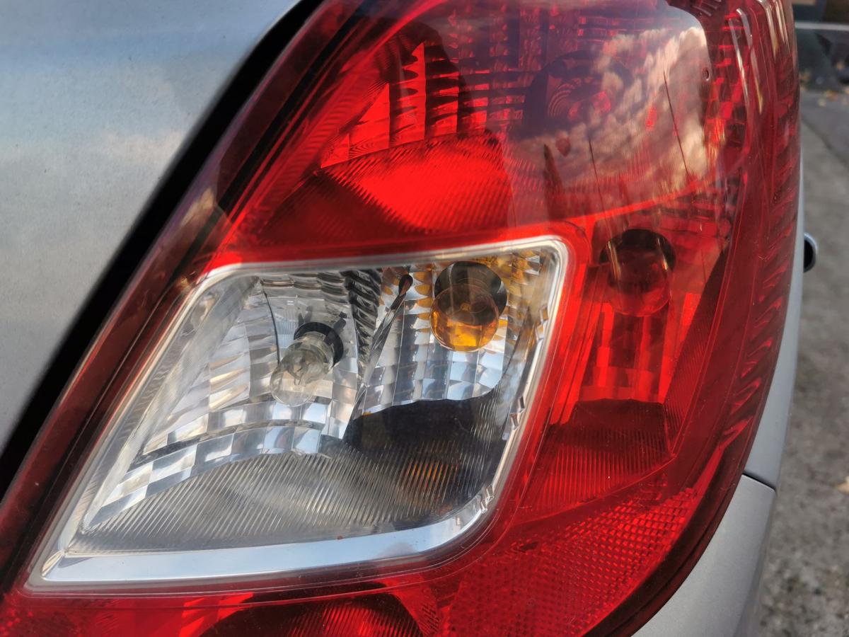 Opel Corsa D Rückleuchte Schlussleuchte Rücklicht Lampe hinten rechts 5 Türer