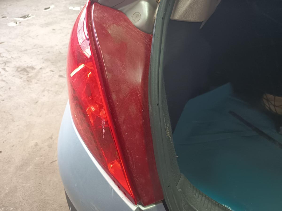 Peugeot 207 Bj 2008 original R&uuml;ck-Schluss-Heckleuchte links Fahrer 5TRG