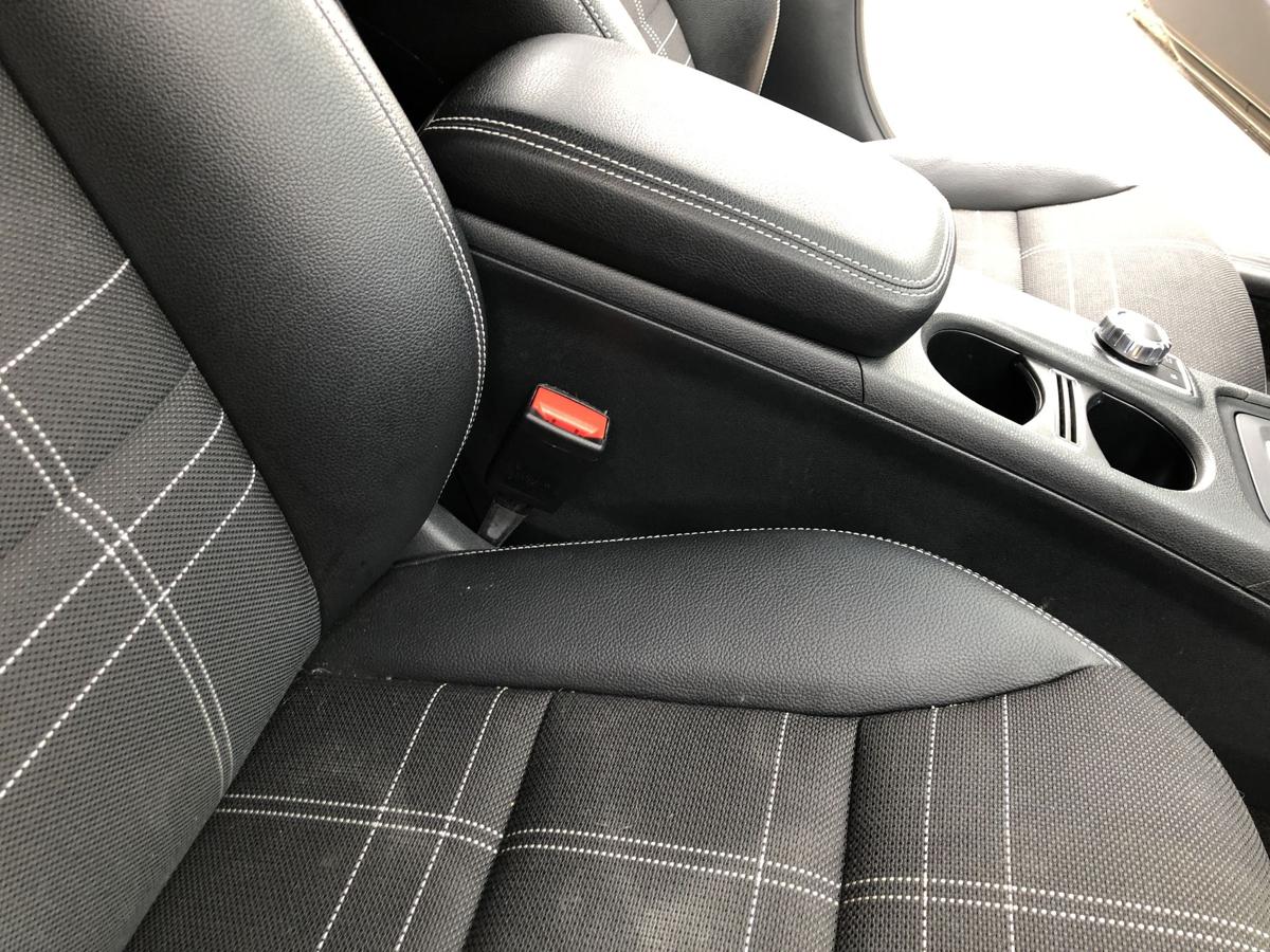 Mercedes CLA C117 bis 16 Sitz vorn rechts Beifahrersitz Stoff Artico Heizung