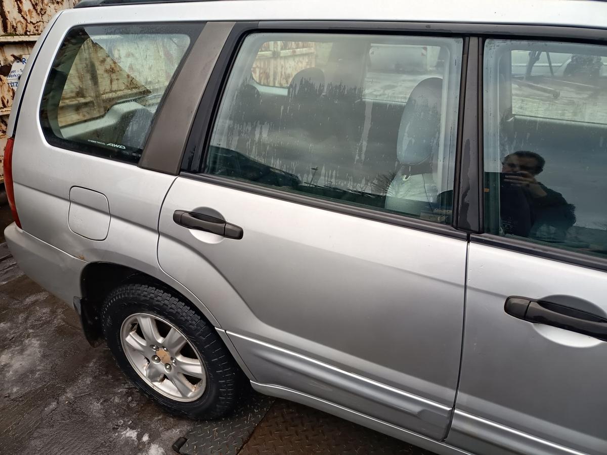Subaru Forester SG original T&uuml;r hinten rechts 01G Silber Baujahr 2005