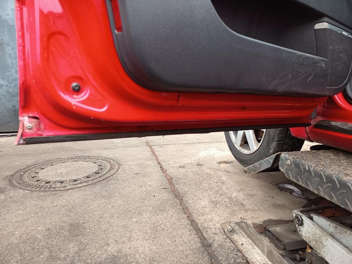 Audi A3 8PA original T&uuml;r vorn links Fahrer Y3J Brillantrot Bj 2005