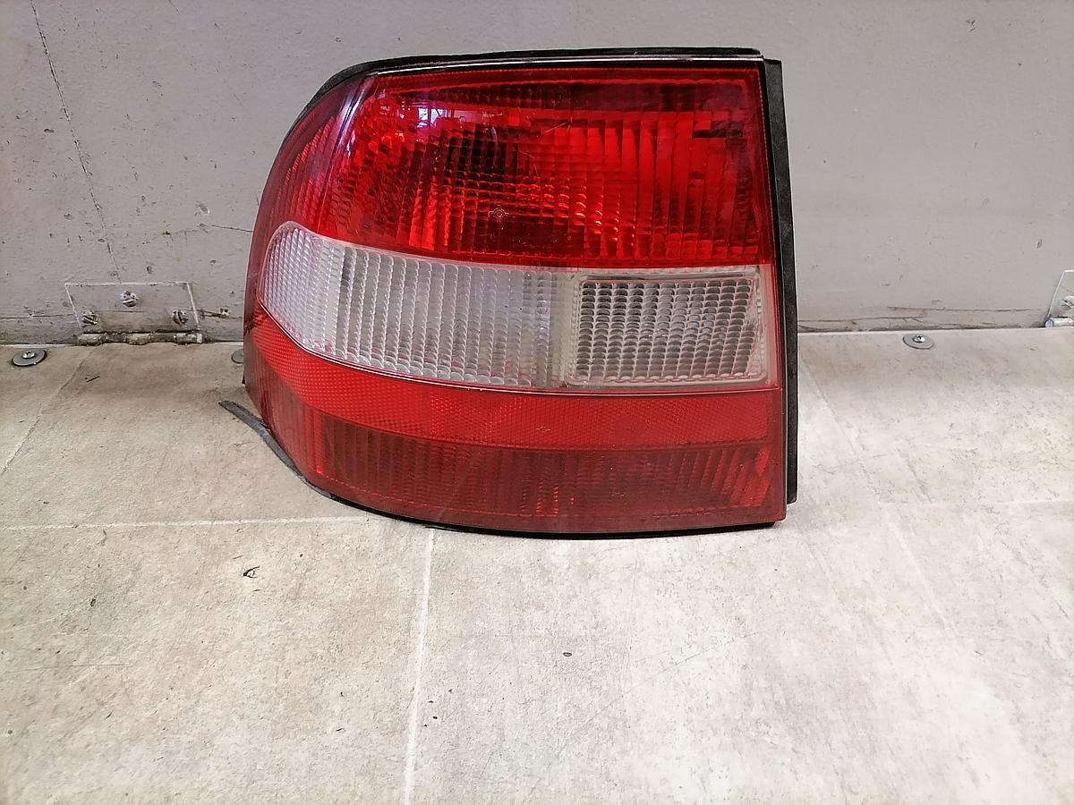 Opel Vectra (B) Rücklicht links BJ 1998 Rückleuchte Heckleuchte 90568047