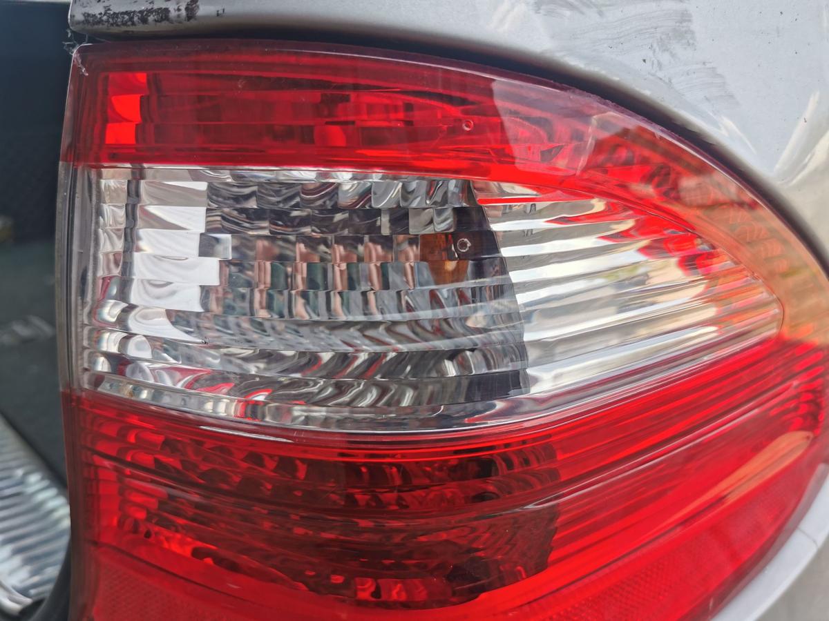 Mercedes E Klasse S211 Rückleuchte Schlussleuchte Rücklicht aussen rechts Kombi