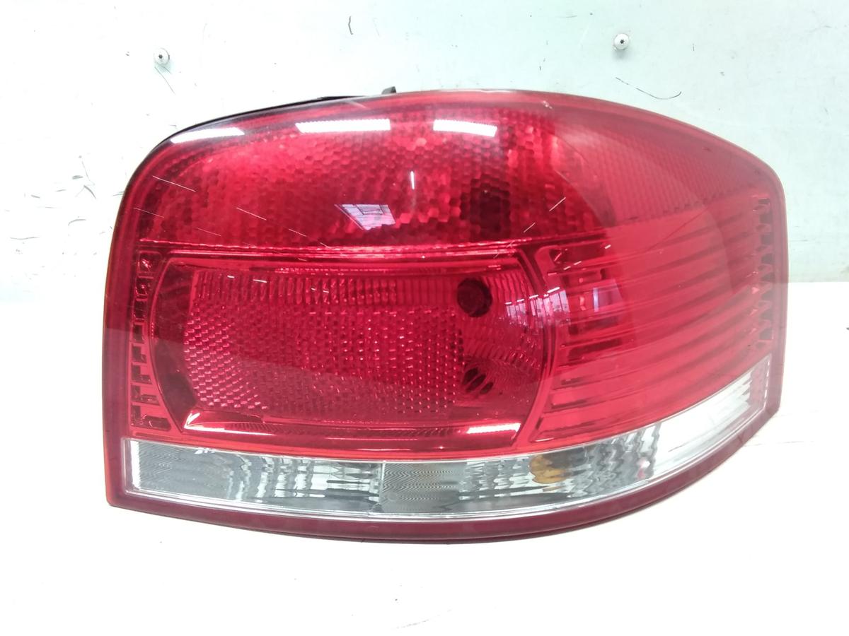 Audi A3 8P Rückleuchte Heckleuchte rechts 3-türig BJ2003