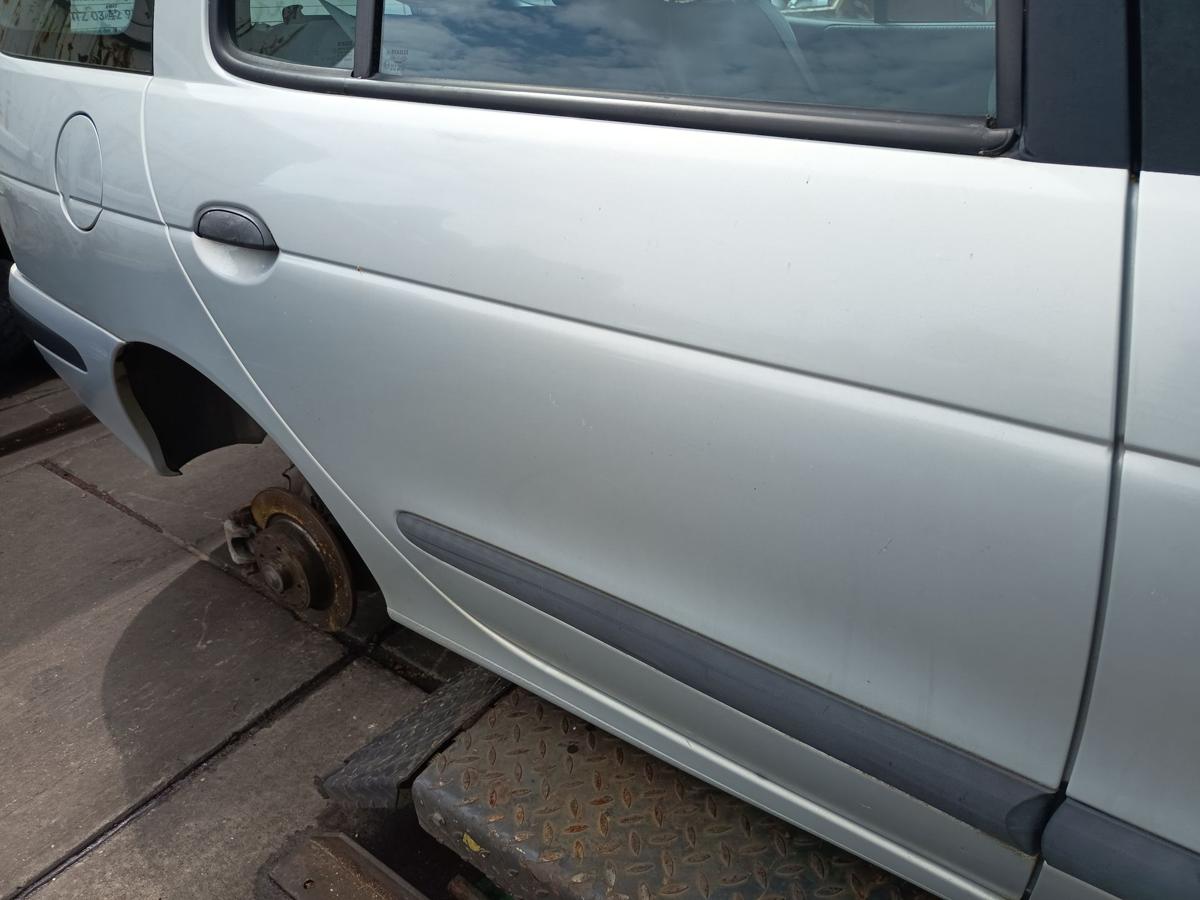 Renault Megane Kombi original T&uuml;r hinten rechts MV632 Polargrau Baujahr 2001