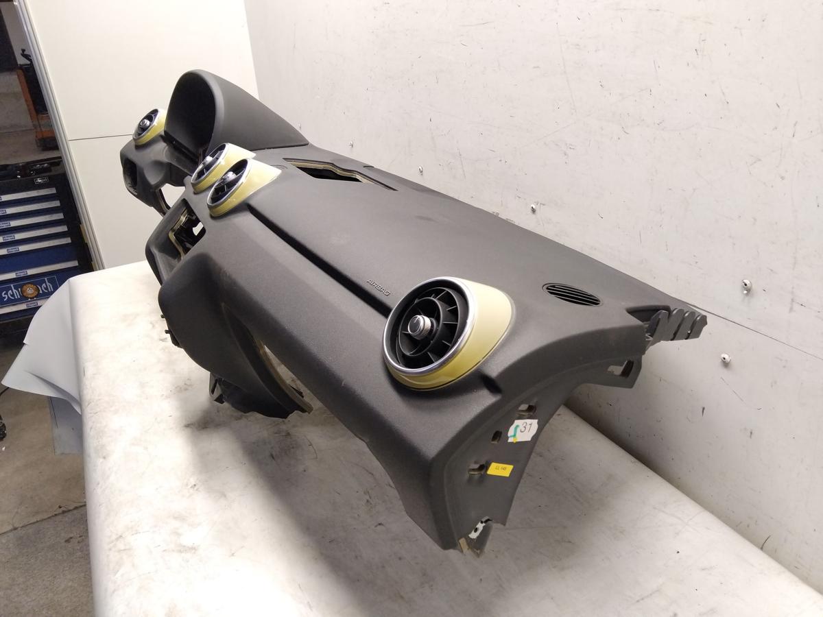 Audi A1 8X original Armaturenbrett Cockpit schwarz BJ2010