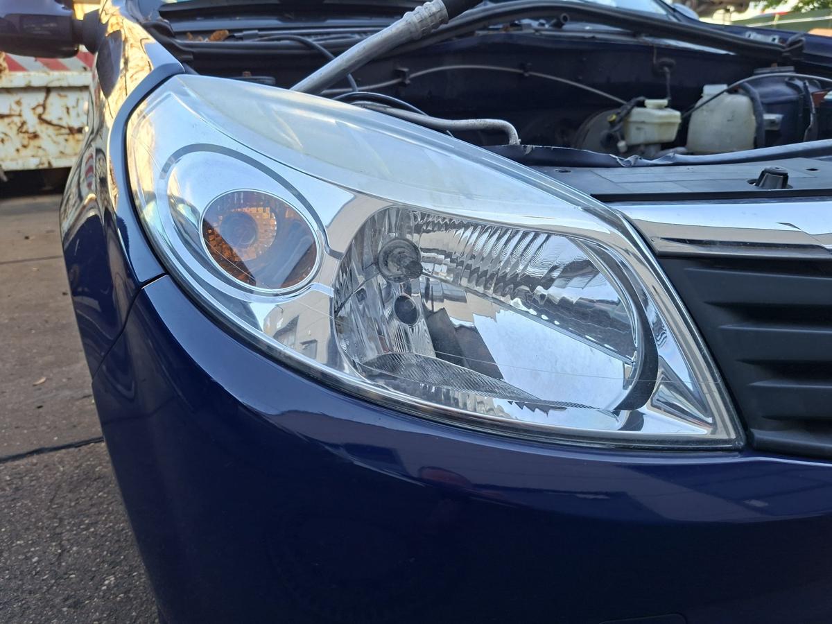 Dacia Sandero original Scheinwerfer rechts Halogen EZ2010 leicht trüb
