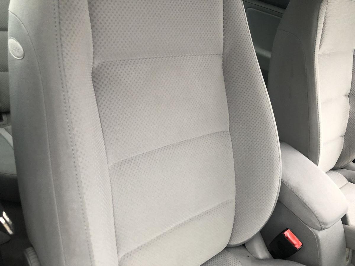 VW Golf 5 V 1K Sitz vorn rechts Beifahrersitz Stoff hellgrau ohne Heizung