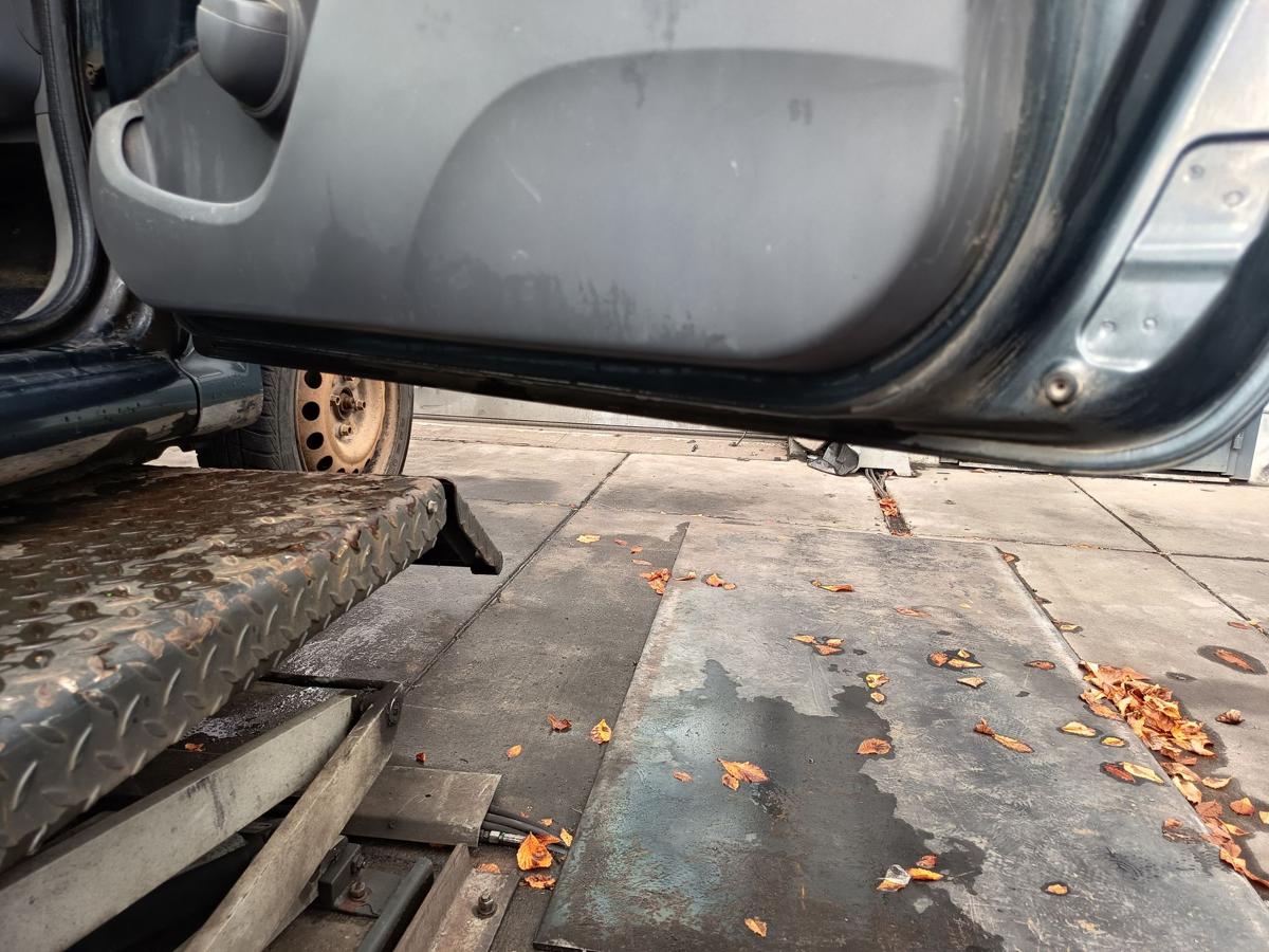 Toyota Aygo I 3t&uuml;rer original T&uuml;r rechts Beifahrer 1E0 Rauchgrau Bj 2005