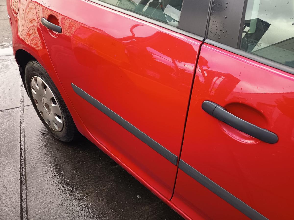 VW Golf V 5 original Tür hinten rechts Beifahrer LY3D Tornadorot Bj 2004 VW Golf V 5 original Tür hinten rechts Beifahrer LY3D Tornadorot Bj 2004