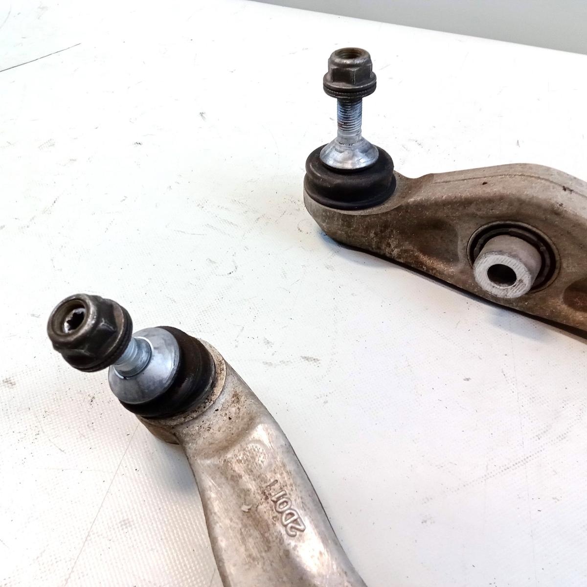 Tesla Model 3 RWD original Satz Querlenker Vorderachse unten links Bj.2021