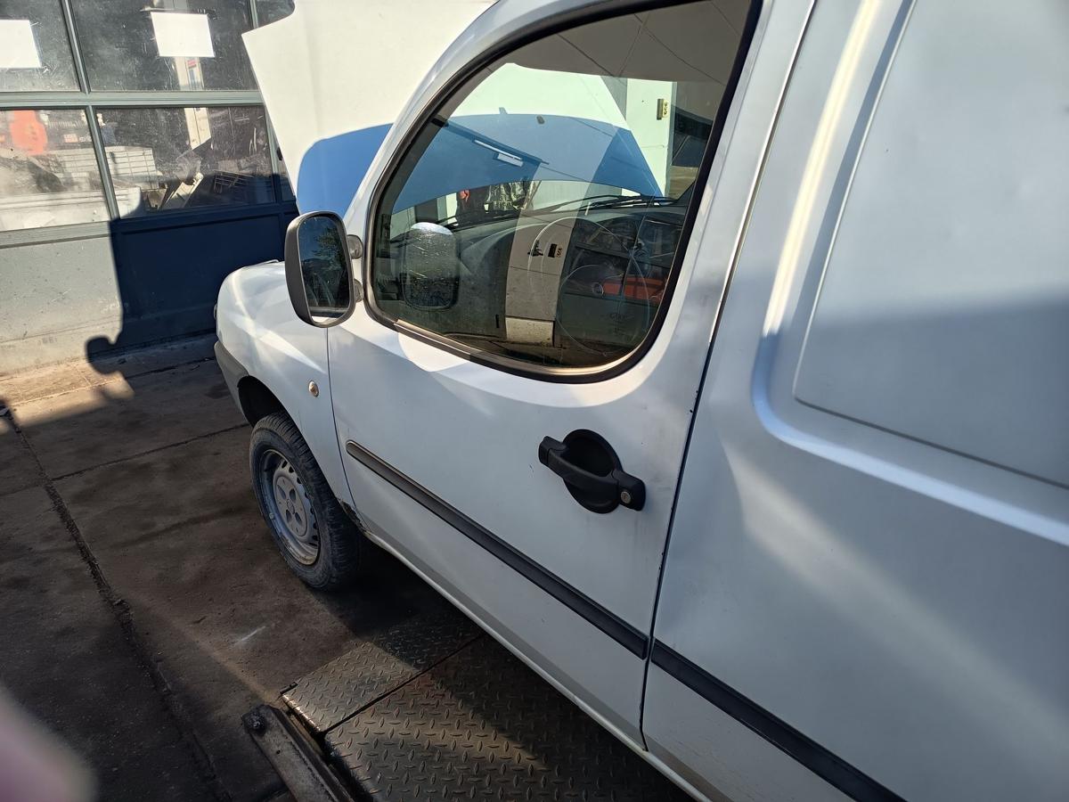 Fiat Doblo Cargo 223 original T&uuml;r vorn links Fahrer Wei&szlig; uni Bj 2001