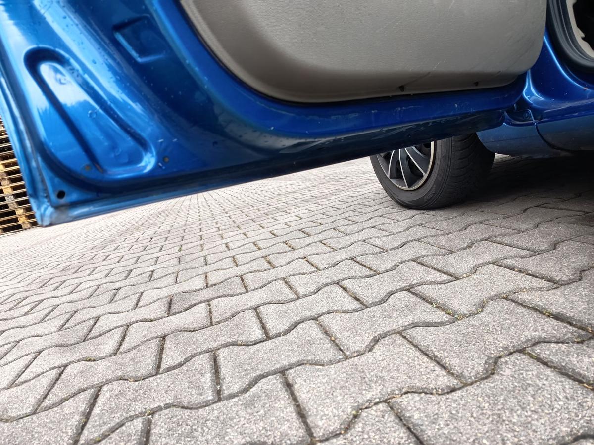 Renault Clio III orig Tür vorn links 5türer TEI45 Blau met Bj 2006