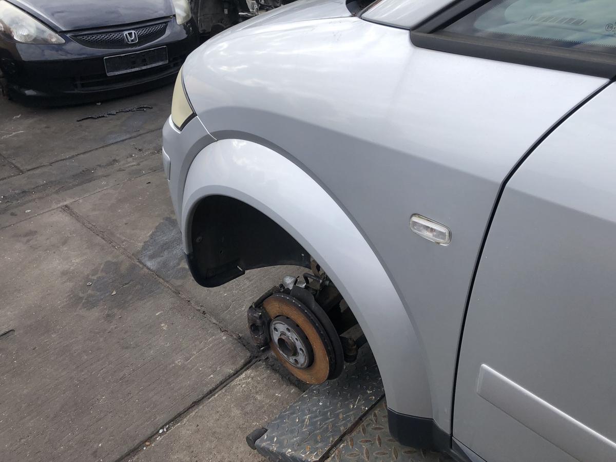 Audi A2 original Kotflügel vorn links Seitenteil Y7W Lichtsilber Bj 2001