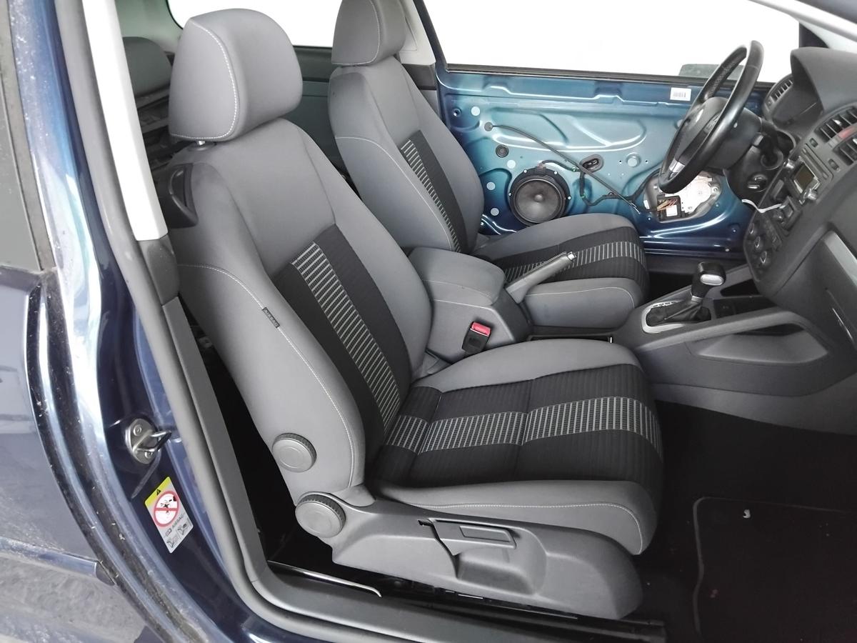 VW Golf 5 1K 3 türig Sitz vorn rechts Beifahrersitz Stoff beheizt BJ2008