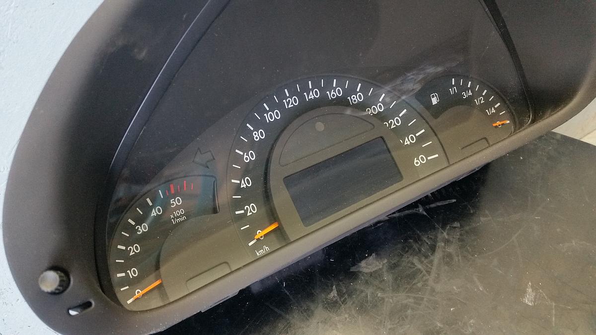 Mercedes Benz S203 Bj. 2003 vor Facelift org. Kombiinstrument Tacho Tachometer