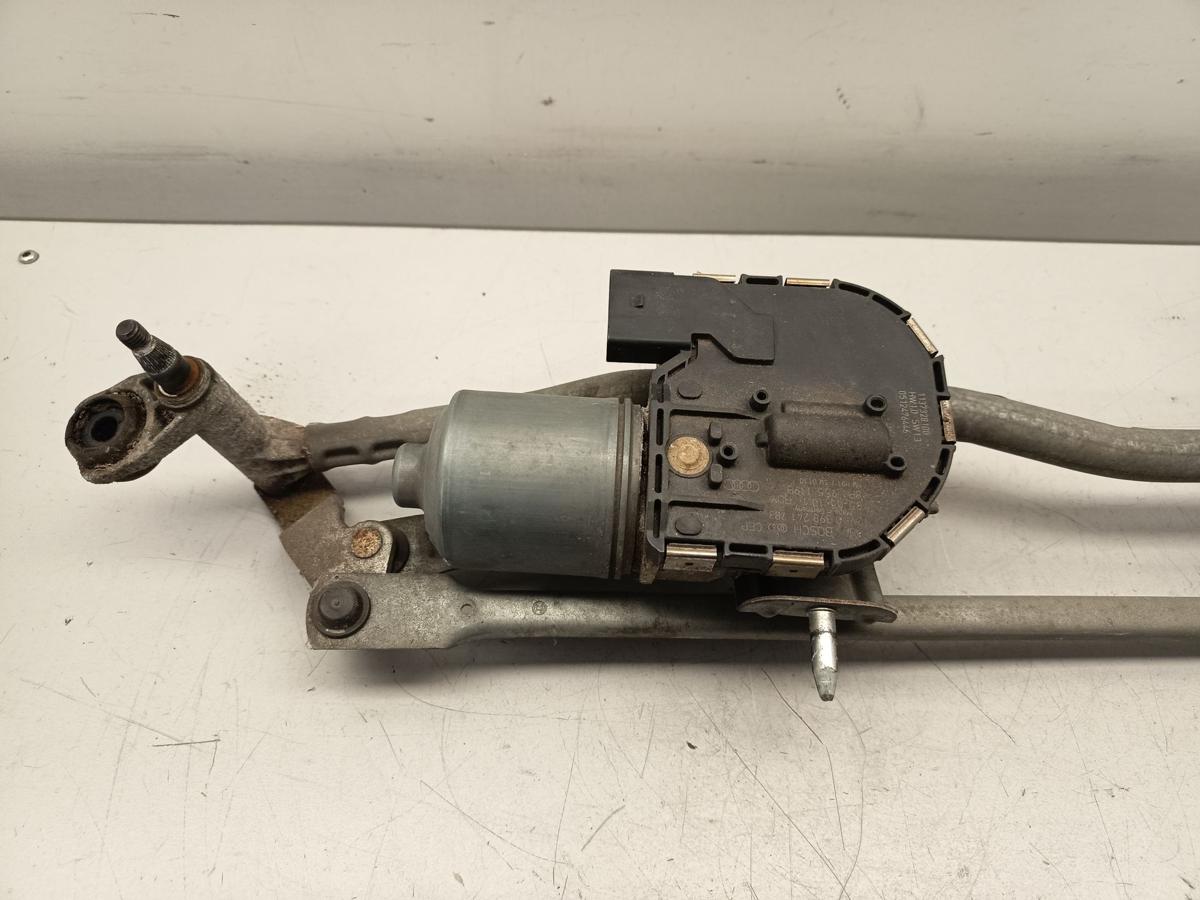 Audi A3 8P original Wischermotor vorne mit Gest&auml;nge Baujahr 2005