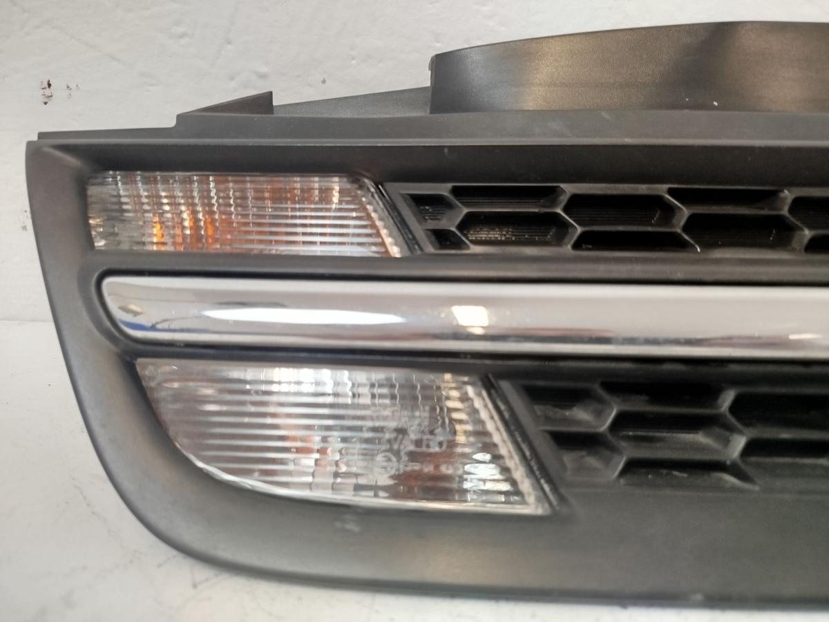 Nissan Micra K12 Kühlergrill Grill Frontgrill vorn rechts mit Blinkleuchte ab 05