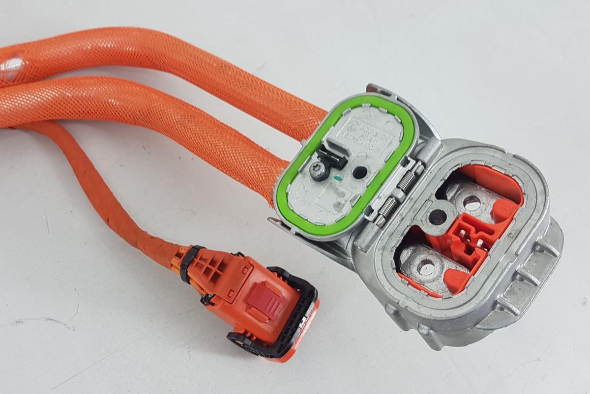 Tesla Model Y Hochvoltleitung Ladekabel Bj2022 1501773-79-B mit Ladedose
