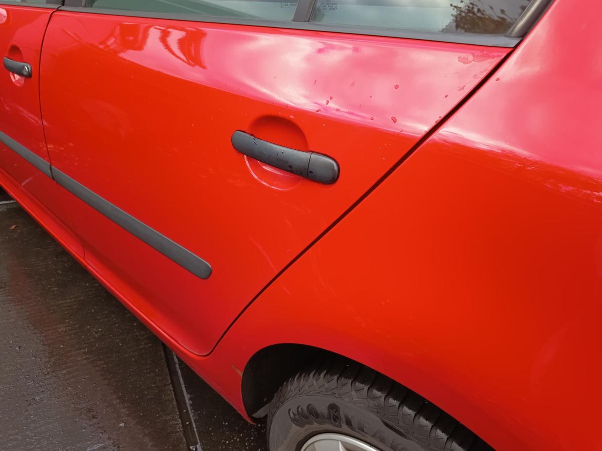 VW Golf V 5 original Tür hinten links Fahrer LY3D Tornadorot Bj 2004 VW Golf V 5 original Tür hinten links Fahrer LY3D Tornadorot Bj 2004