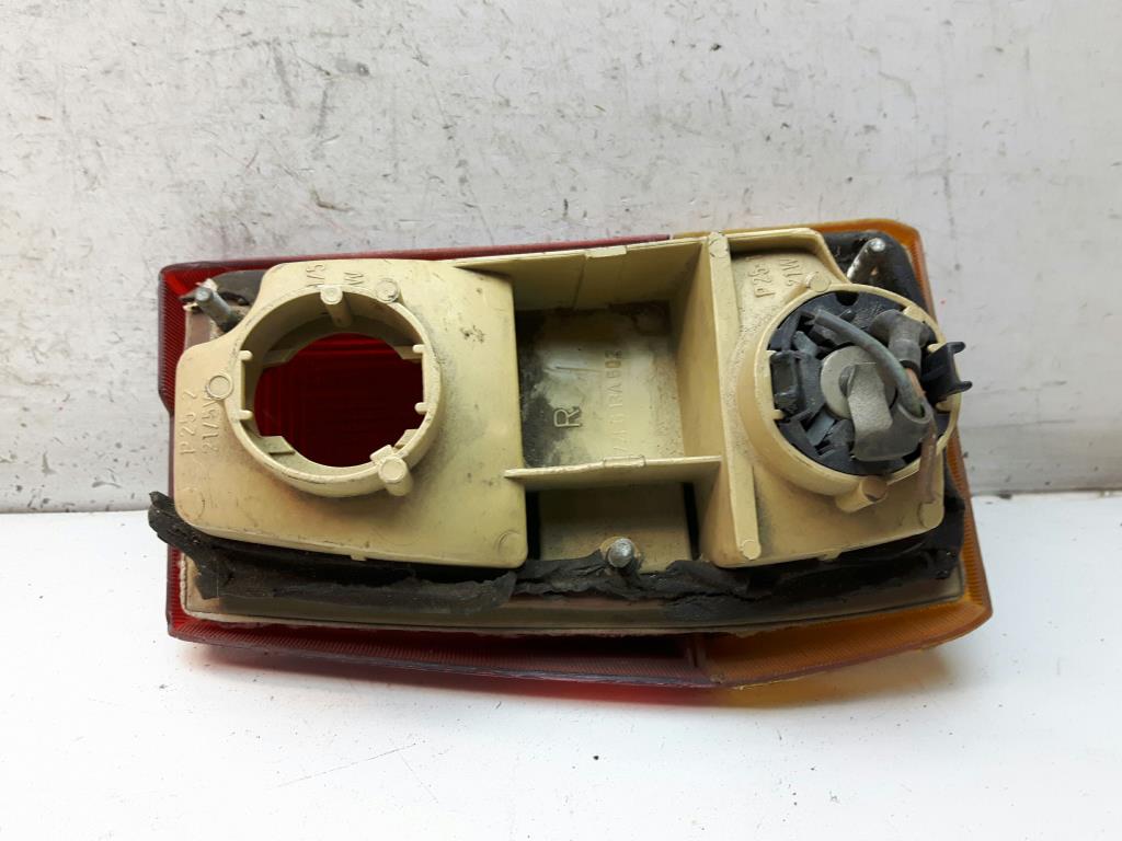 Ford Fiesta FBD Rückleuchte Heckleuchte rechts 77FG13A602AA BJ1983