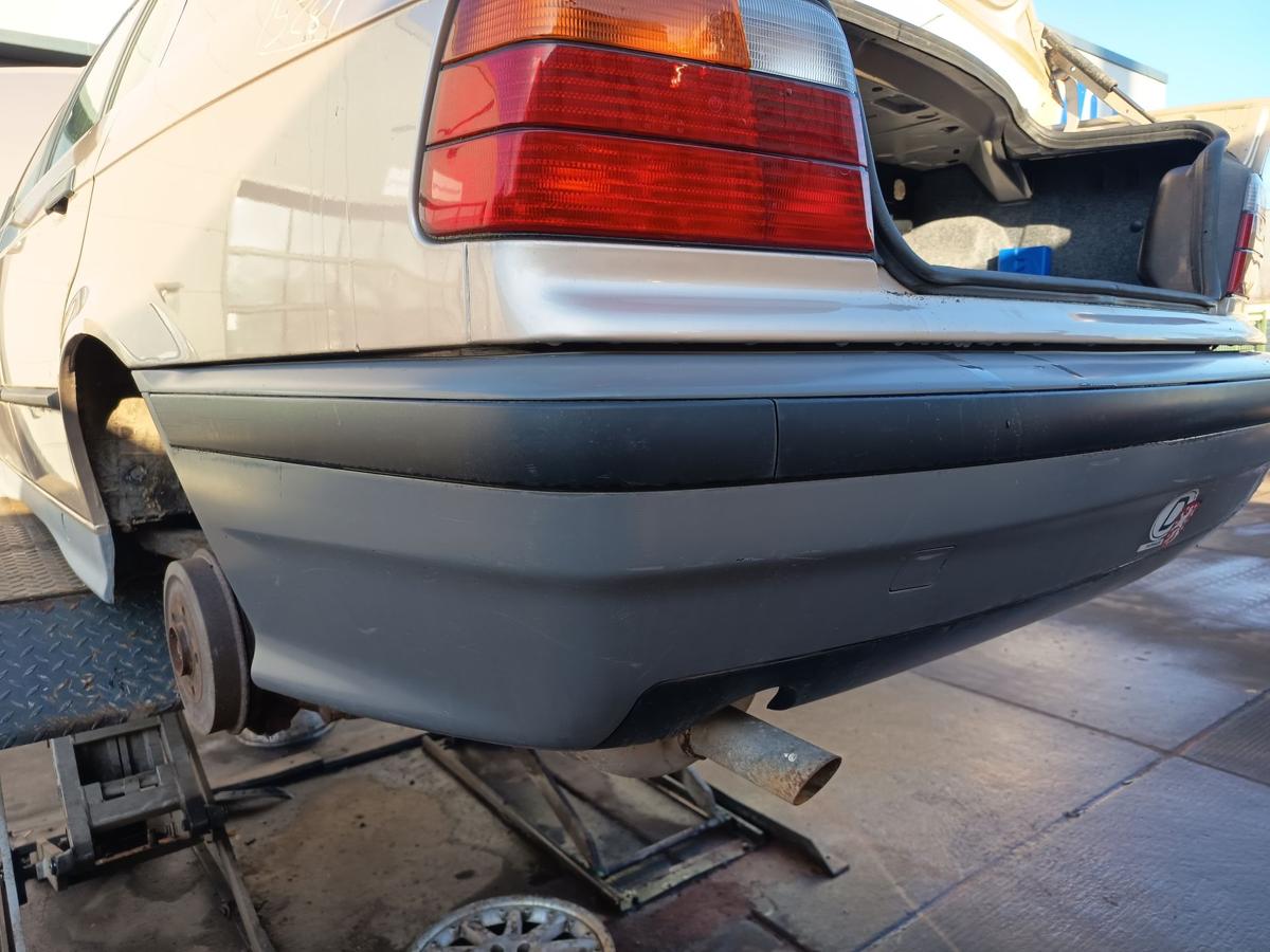 BMW 3er E36 Limousine original Sto&szlig;stange F&auml;nger hinten Heck hellgrau Bj 1992