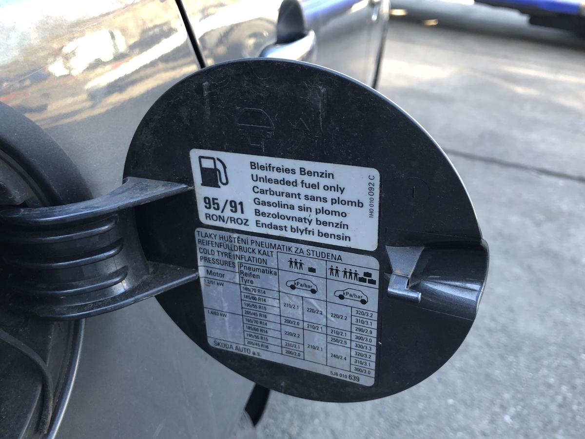 Skoda Fabia 5J Tankklappe Tankdeckel Tankverschluss LF8J Antracit Grey