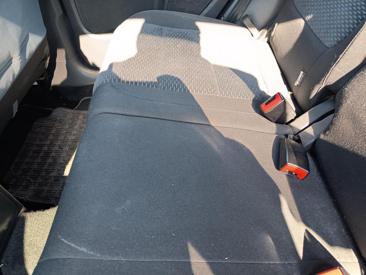 Golf Plus II original R&uuml;cksitzbank geteilt Stoff Titanschwarz Armlehne Bj 2009