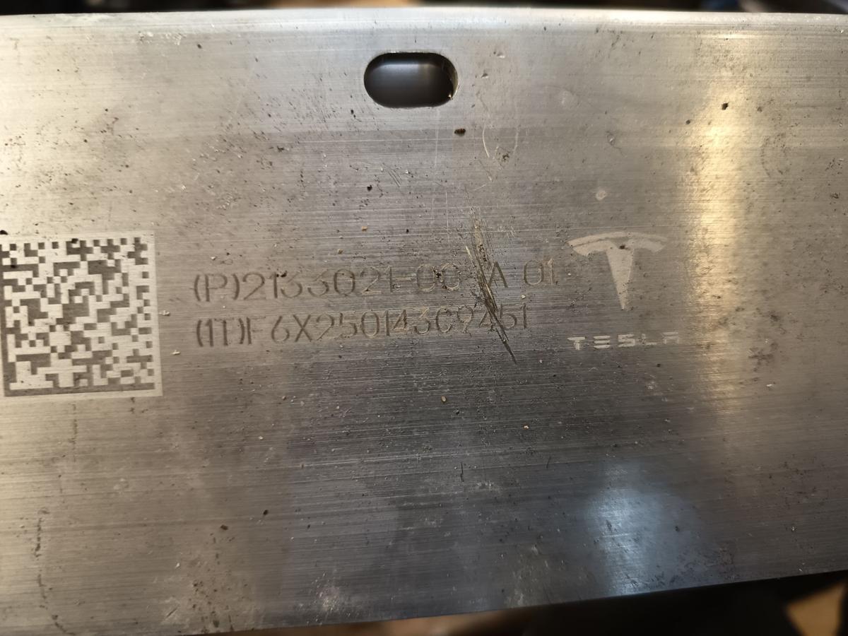 Tesla Model Y original Motorhalter 213302100A vorn Baujahr 2025