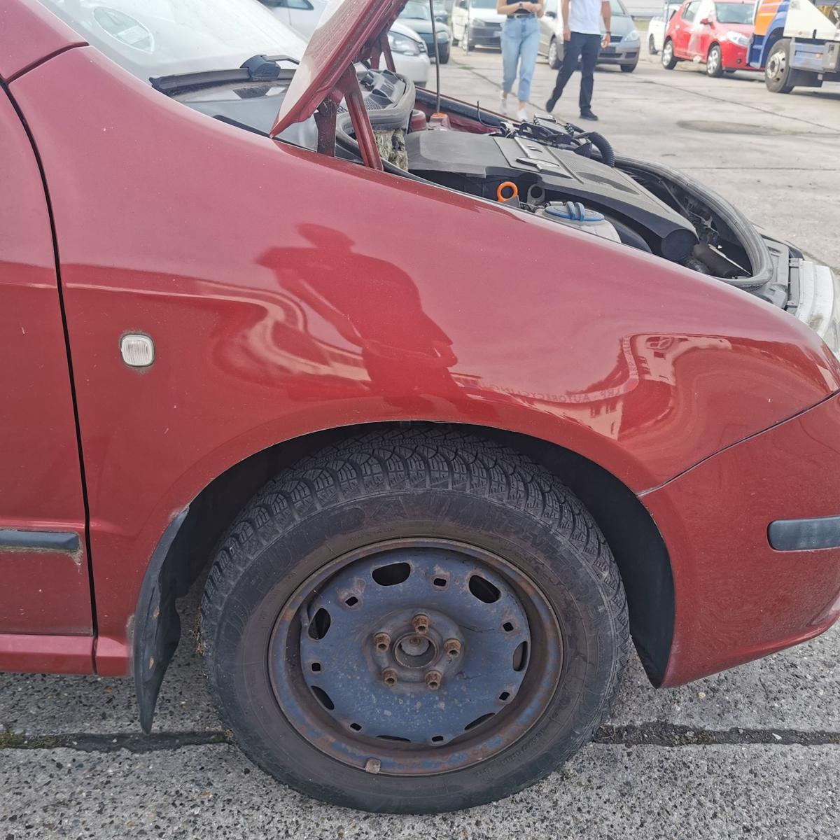 Skoda Fabia 6Y Kotflügel Fender Seitenwand vorn rechts LF3W Flamencorot met